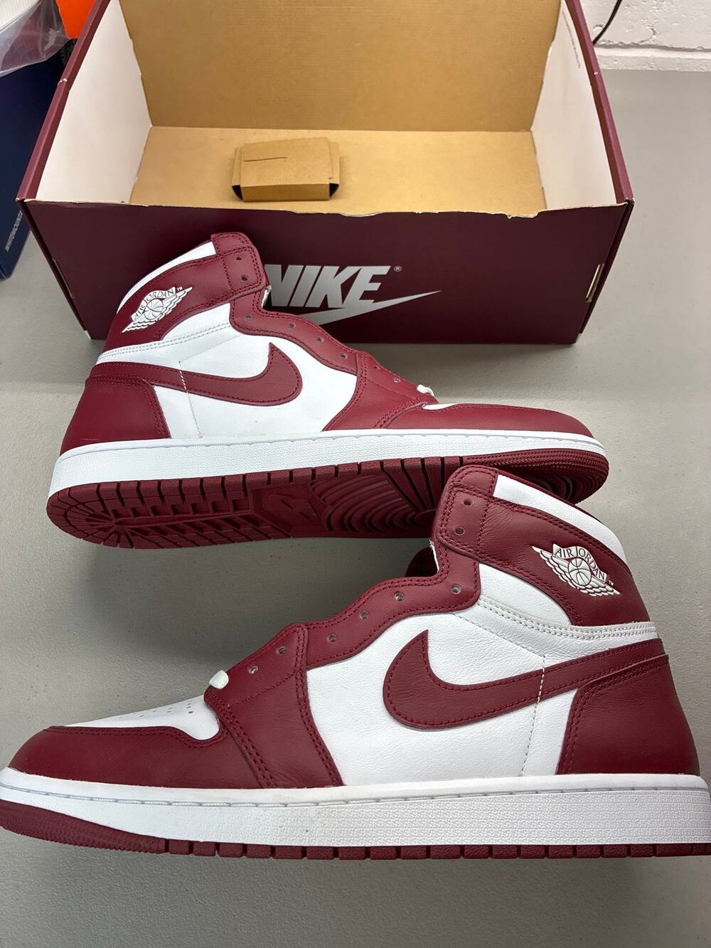 Air Jordan retro 1 OG high Artisanal Team Red men’s size 12 new box with no lid